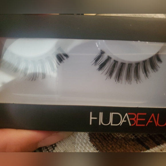 Huda Beauty Lashes (Choose your Style) - Picture 8 of 8